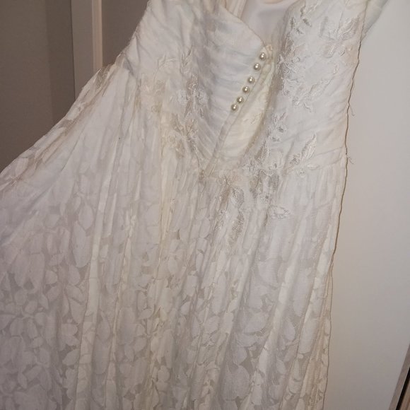 Wedding Dress - Picture 10 of 17